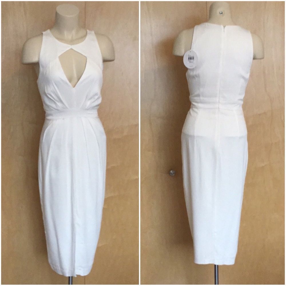- Absolutely beautiful cut sheath dress
